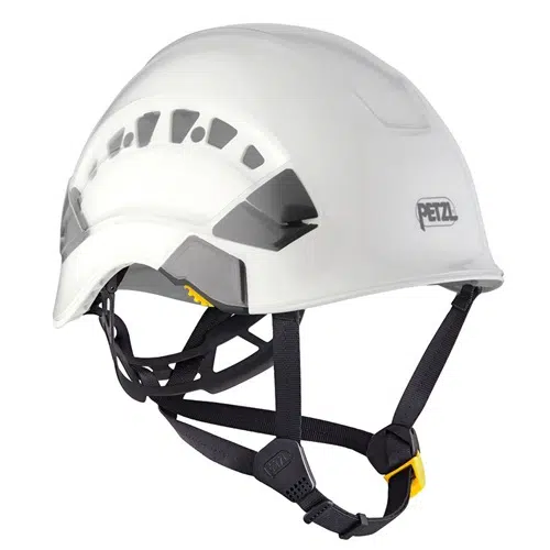 El Protector para Casco Petzl Vertex es un casco de seguridad de color blanco equipado con orificios de ventilación y una correa ajustable en la barbilla de color negro. El logotipo "Petzl" se muestra de forma destacada en el lateral, lo que resalta su finalidad de garantizar la protección durante actividades como la escalada o los trabajos de construcción.