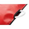 Primer plano de un bolso de transporte Petzl Camilla Nest impermeable de color rojo con ribetes negros y un asa de color blanco, ideal para un transporte seguro.