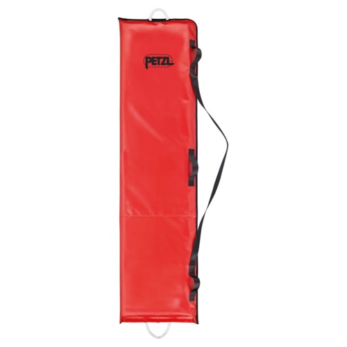 El bolso de transporte Petzl Camilla Nest es un bolso rectangular rojo alargado con una correa negra y dos asas blancas, colocadas verticalmente. Presenta el logotipo de Petzl en negro cerca de la parte superior y está diseñado para transportar material de escalada o rescate.