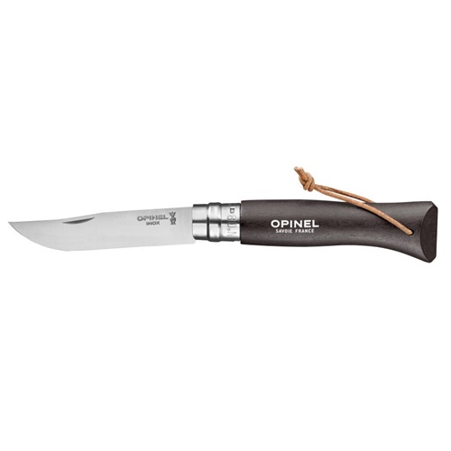 Una foto del cuchillo plegable de trekking Cuchillo Opinel N°8, que presenta un mango de madera marrón oscuro con una inscripción de la marca y una hoja de acero inoxidable parcialmente abierta que muestra el logotipo de Opinel cerca de la bisagra. El mango también incluye un cordón de cuero.