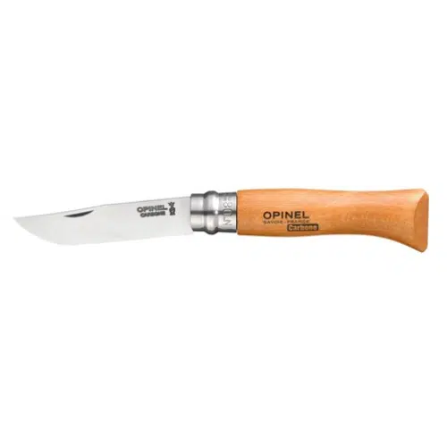 Navaja de bolsillo Cuchillo Opinel N°8 VRN de Acero Carbono con mango de madera y hoja de acero al carbono. La hoja lleva grabado "Opinel", mientras que el mango lleva la marca "Opinel" y "Carbone". La navaja está parcialmente abierta, mostrando su hoja bien cerrada.