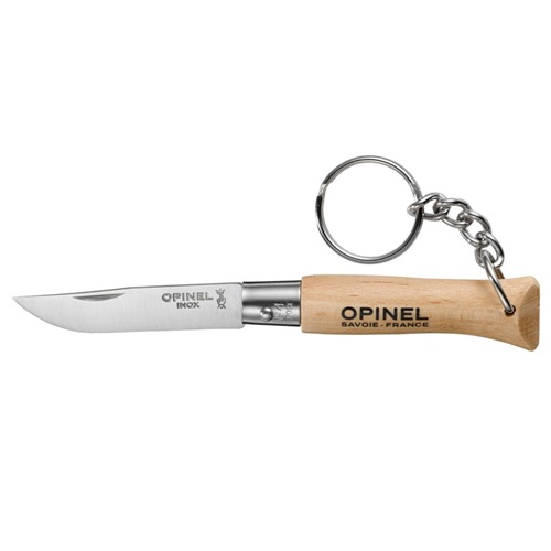 Una pequeña navaja Opinel plegable con hoja de acero inoxidable y mango de madera grabado con "Opinel Savoie-France", que presenta un llavero unido por una cadena corta de metal, designado como Navaja Opinel Llavero N°4 de Acero Inoxidable.