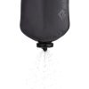 La Bolsa de Agua Sea To Summit Watercell X es un elegante depósito de agua negro con una boquilla inferior que libera un chorro de gotas de agua refrescantes.