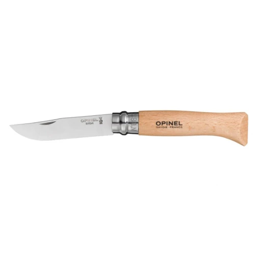 Navaja plegable con mango de madera y hoja de acero inoxidable con el nombre y el logotipo de la marca "Opinel". El mango es liso y de forma ergonómica. La hoja es ligeramente curvada y tiene una punta afilada. En posición abierta, se trata del Cuchillo Opinel N°8 de Acero Inoxidable.