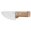 El cuchillo Opinel N°118 Chef Parallèle presenta una hoja ancha de acero inoxidable complementada por un mango de madera clara asegurado con dos remaches, con la marca "Opinel" grabada con buen gusto en la hoja para resaltar su experta artesanía.