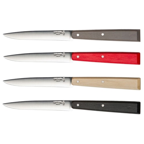 Descubra el Set de Cuchillos Opinel N°125 Bon Apettit Loft 4pc: este set incluye cuatro cuchillos para pelar con hojas rectas y elegantes mangos de madera en gris, rojo, beige y negro. Cada cuchillo está dispuesto horizontalmente con un espaciado uniforme para agregar un toque de sofisticación a su cocina.