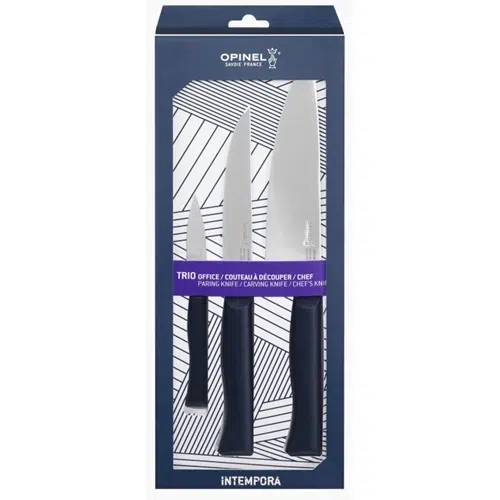 El "Set Opinel Cuchillos de Cocina Intempora 3pc" es un juego de tres cuchillos de cocina con mangos negros, que incluye un cuchillo para pelar, un cuchillo para trinchar y un cuchillo de chef. El juego presenta un diseño geométrico moderno en la caja.