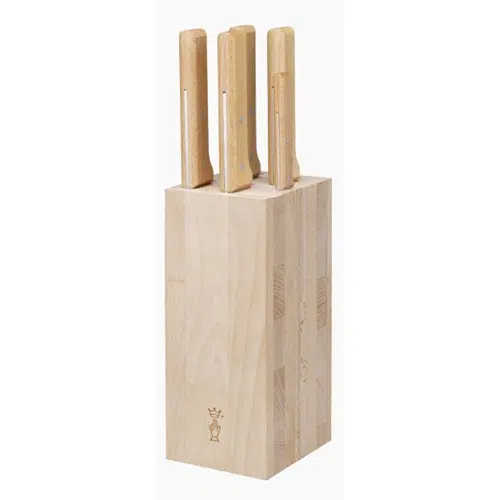 Un bloque de madera para cuchillos del Set Taco Opinel 5 Cuchillos de Cocina Parallèle contiene cuatro exquisitos cuchillos de cocina con mangos de madera a juego, colocados en posición vertical sobre un fondo blanco. El mango de cada cuchillo se ve con elegancia por encima del bloque.