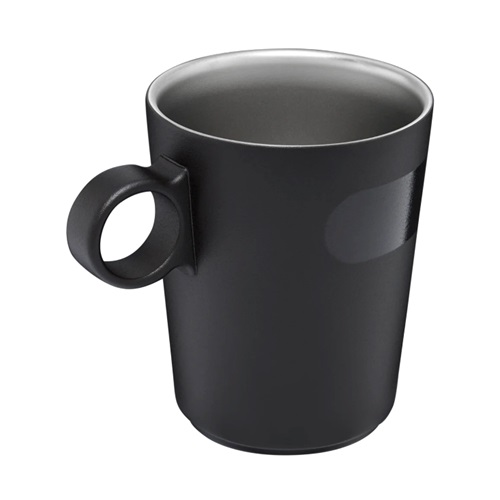 Disfruta de la elegancia de la Taza Stanley Latte Daybreak de 313 ml, una elegante y moderna taza negra perfecta para tu café matutino. Con un exclusivo diseño de asa circular y un acabado mate suave complementado con un interior brillante con un parche reflectante, es la manera elegante de saborear 313 ml de tu bebida favorita.
