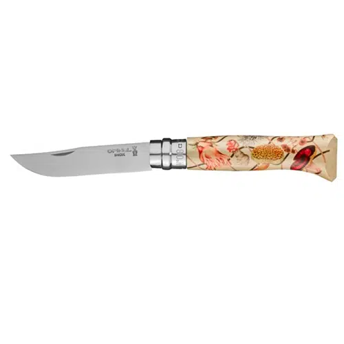 El Cuchillo Opinel N°8 Nature Rommy González cuenta con una hoja de acero inoxidable y un mango con dibujos de vibrantes ilustraciones botánicas de Rommy González. El cuchillo está equipado con un mecanismo de bloqueo cerca de la base de la hoja.