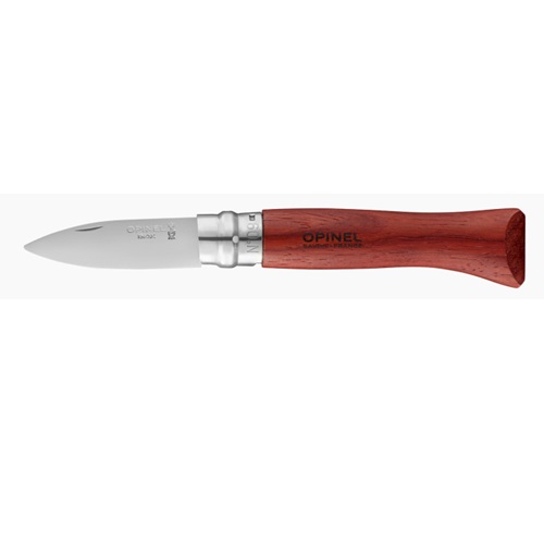 El Cuchillo Opinel N°9 Ostras cuenta con una hoja de acero inoxidable y un mango de madera. La hoja está parcialmente abierta, mientras que el mango presenta un diseño suave y curvo. La marca "Opinel" está elegantemente grabada en la parte de madera del mango, lo que hace que este cuchillo sea funcional y elegante.