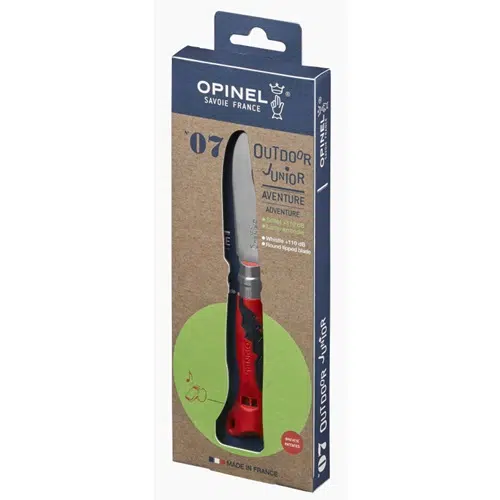 El empaque del Cuchillo Opinel N°7 Outdoor para Niños muestra un indicio de su mango rojo y negro con una hoja parcialmente visible. Decorado en azul y marrón, el paquete presenta de manera destacada las palabras "Opinel Savoie France" y "Outdoor Junior Adventure", lo que sugiere emocionantes aventuras por venir.