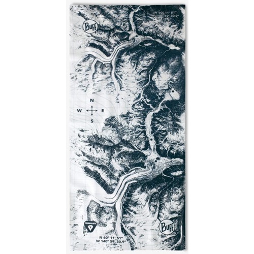 Esta bandana Buff ThermoNet Rakjah Grey presenta un mapa topográfico en escala de grises sobre tela, que resalta las coordenadas etiquetadas junto con ríos, valles y cadenas montañosas. Combina a la perfección estilo y funcionalidad con los icónicos logotipos de Buff y los intrincados detalles geográficos.