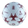Un balón de fútbol blanco y granate que lleva el nombre de producto "Balón Baby Futbol Train KS-432S7 N°4" y la etiqueta "Oficial Futbolito". El diseño incluye un logotipo de "tren" prominente en la parte superior, lo que lo hace ideal para mejorar tus habilidades en el campo.
