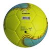 El Balón Baby Futbol Train Ultra N°4 presenta un diseño amarillo con patrones de ondas azules y marrones, perfecto para el Baby Futbol. La marca "FUTBOLITO" se muestra de manera destacada en la superficie, lo que lo convierte en una excelente opción para las sesiones de entrenamiento.