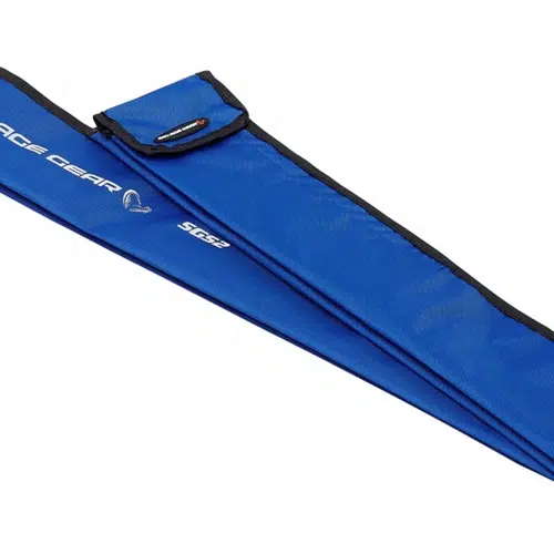 Una bolsa de esquí Caña Savage SGS2 en azul, acentuada con detalles negros y un pequeño bolsillo con solapa con velcro, muestra de forma destacada "RACE GEAR" y "Caña Savage SGS2" en letras blancas a lo largo de su costado.