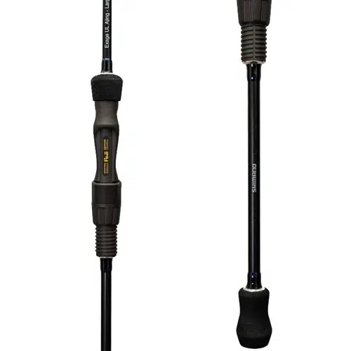 Imagen de la elegante caña de pescar Shimano Exage UL Ajing de color negro, con empuñadura ergonómica. Esta caña está compuesta por dos secciones y muestra información detallada de la marca. El mango incluye empuñaduras negras en ambos extremos, lo que garantiza un uso cómodo.