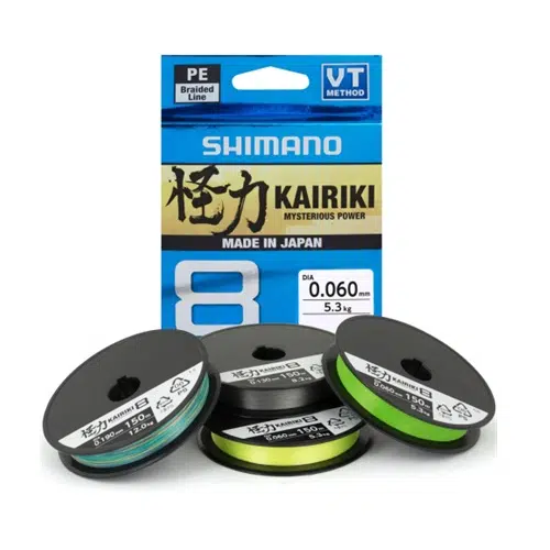La imagen muestra un paquete de hilo de pescar trenzado Línea Trenzada Shimano Kairiki 8, etiquetado como "Mysterious Power". El paquete indica un diámetro de 0,060 mm y una resistencia de 5,3 kg. Tres carretes de hilo de pescar en blanco, verde y amarillo se colocan en la parte delantera del paquete.