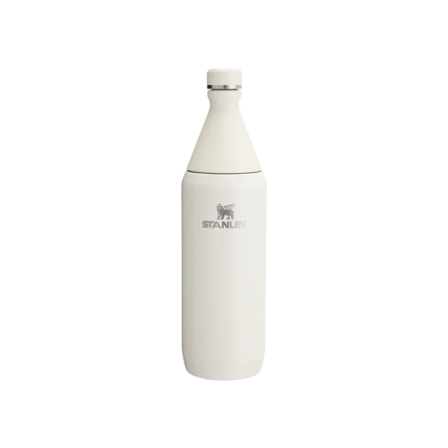 Botella Térmica Stanley All Day Slim de 355 ml en color crema, diseño delgado y fácil de transportar, con aislamiento al vacío de doble pared y acero inoxidable libre de BPA.