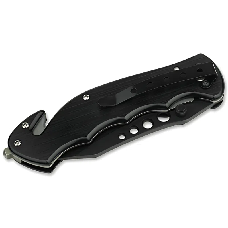 El Navaja Boker Magnum Us Navy Seals 01MB856 es un cuchillo táctico plegable negro conocido por su elegante diseño, con un clip de bolsillo y recortes circulares en el mango para un mejor agarre y atractivo estético.