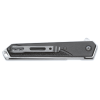 La Navaja Boker Magnum Japanese Iris 01RY322 es una navaja plegable equipada con un sofisticado mango negro con áreas texturizadas para un mejor agarre y un clip de metal. Su practicidad se ve reforzada por una presilla en la base, que permite colocarla fácilmente manteniendo un diseño elegante.