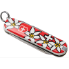La Cortapluma Victorinox Classic SD 0.6223.840 es una llamativa navaja suiza roja adornada con un diseño floral que incluye flores de edelweiss blancas y un destacado emblema de cruz blanca. Esta herramienta multifuncional incluye varios componentes plegables y tiene una pequeña presilla para transportarla cómodamente.