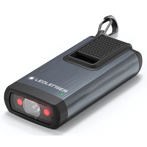 La Linterna Llavero Led Lenser K6R 400lm 502577 es una linterna LED compacta con un elegante exterior gris metálico y viene con un llavero. Incluye una lente principal, dos pequeñas luces indicadoras rojas y cuenta con un botón texturizado en la parte superior para un funcionamiento sencillo.