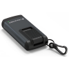 La Linterna Llavero Led Lenser K6R 400lm 502577 es una linterna llavero negra que combina un diseño compacto con un agarre texturizado y un clip de metal. Muestra la marca "Ledlenser" de forma destacada e incluye una pequeña luz indicadora verde para una mayor funcionalidad.