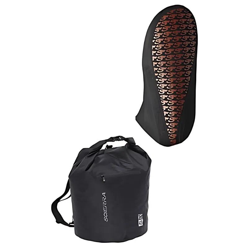 Junto a la suela de un zapato negro se encuentra una bolsa negra con los logotipos "SCIENTRA" y "PFC FREE", su patrón está decorado con letras "S" rojas estilizadas, capturando la elegancia del diseño característico del Wader Respirable Scierra Yosemite.