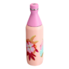 La botella térmica Stanley All Day Slim de 591 ml presenta un color rosa vibrante, una tapa a juego, patrones florales llamativos y exuberantes diseños de hojas tropicales.