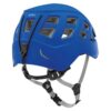 El casco Petzl Boreo en color azul cuenta con orificios de ventilación y correas de barbilla grises ajustables, con el nombre de la marca orgullosamente exhibido en el costado.