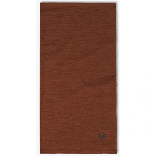 Bandana Buff Merino Lightweight Multistripes es un pañuelo de tela rectangular de color marrón óxido con un sutil logotipo bordado en la esquina inferior.