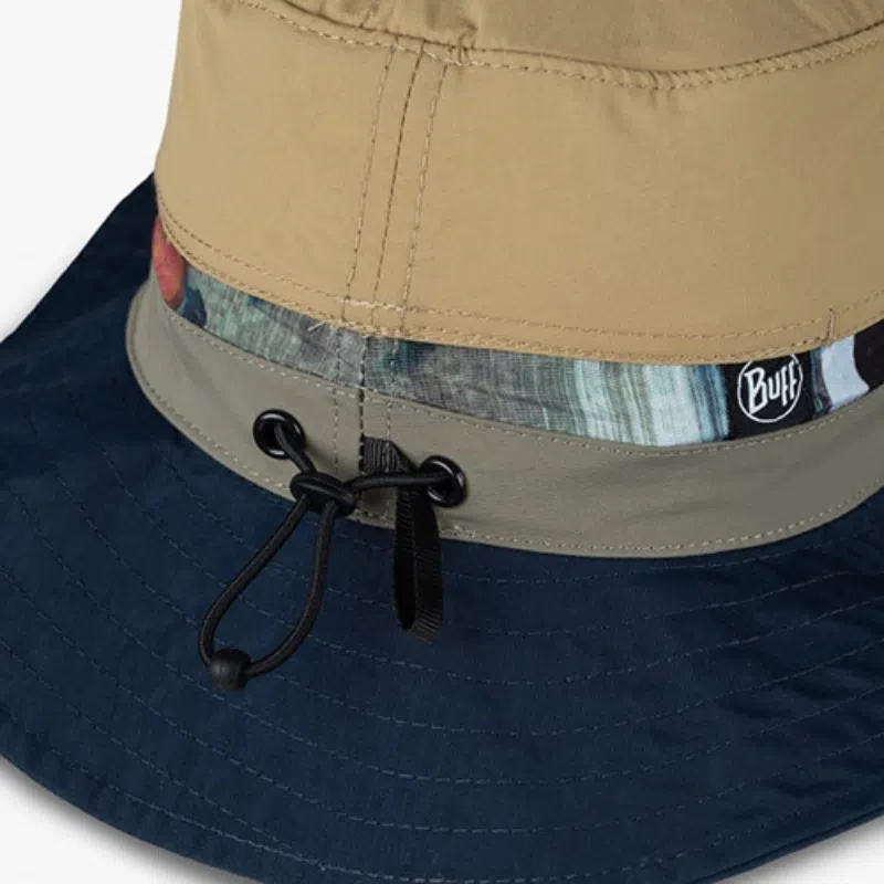 Detalle del Gorro Buff Explore Booney Harq Multi mostrando el cordón de ajuste y el diseño de la banda, ideal para actividades al aire libre con protección solar UPF 50.