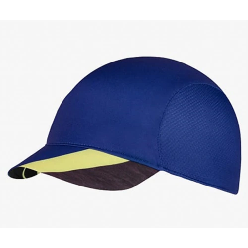 La gorra Jockey Buff Pack Cycle Akim Cobalt presenta un color azul cobalto con una parte inferior de la visera en negro y amarillo. Tiene una parte superior suave y redondeada y una visera corta diseñada para brindar aerodinámica y protección solar, lo que la hace perfecta para cualquier mochila de ciclismo.
