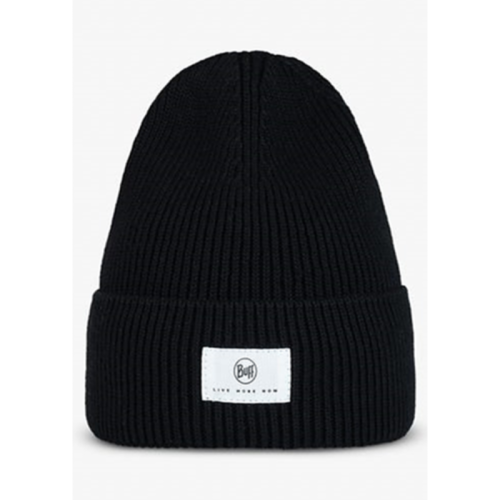 El gorro Buff Tricot Drisk Black es un gorro de punto acanalado negro con puño vuelto. El puño presenta un pequeño parche blanco rectangular en la parte delantera, que muestra el logotipo de "Buff" y las palabras "Live More Now" en texto negro, lo que ofrece un diseño simple y clásico.