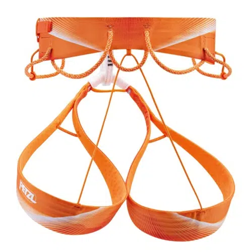 El arnés de escalada Arnés Petzl Sitta 2024 presenta una cintura ancha y dos perneras conectadas por una cinta resistente. Incluye múltiples portamateriales para enganchar el equipo y luce con orgullo la marca "Petzl" en una pernera. Este diseño ligero y aerodinámico garantiza un rendimiento excepcional.