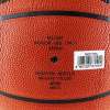 Un primer plano de un Balón de Básquetbol MIKASA BQ1000 N°7 naranja resalta su superficie texturizada, líneas negras y código de barras, acompañado por el texto impreso "USO INTERIOR SOLAMENTE", enfatizando su diseño para precisión y rendimiento.