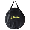 Bolso redondo de color negro con cremallera y asa, con el logo en amarillo del "Set 12 Aros de Velocidad". Su diseño sugiere que es perfecto para transportar o guardar objetos como sillas plegables o equipamientos similares.