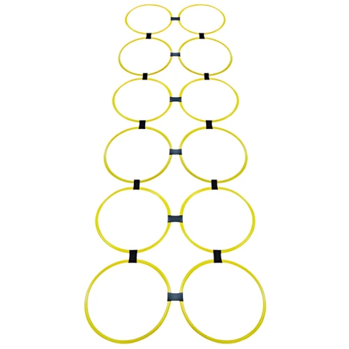 Un conjunto de 12 Aros de Velocidad, que forman anillos circulares amarillos espaciados uniformemente y conectados en una formación similar a una escalera con conectores negros, se encuentra sobre un fondo blanco. La configuración se asemeja a una escalera de agilidad o entrenamiento que se usa para ejercicios de fitness.