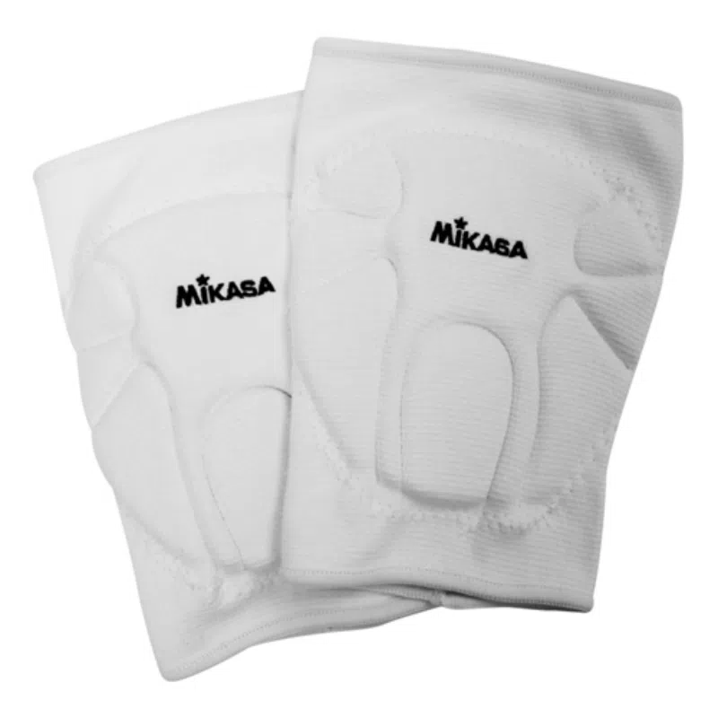 Un par de Rodilleras Mikasa Voleibol Profesional Senior en color blanco, diseñado para jugadores profesionales de voleibol senior, incluye secciones acolchadas para protección y muestra de manera prominente el logotipo de la marca en cada rodillera, lo que garantiza estilo y seguridad en cada juego.