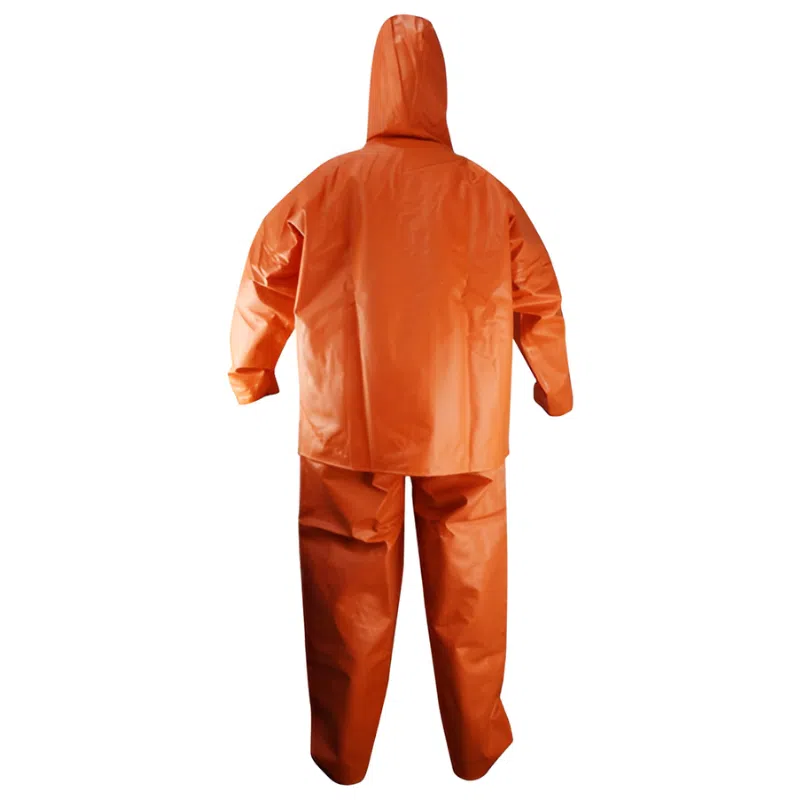 Conjunto de impermeable y pantalón Traje Black Bear Alta Mar Laks en color naranja, con capucha visible desde atrás sobre un fondo blanco liso. El material brillante es impermeable y está diseñado para prendas de alto rendimiento.