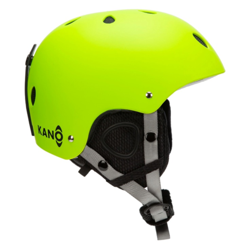 Casco para nieve para niños Kano, con un exterior verde lima brillante, acolchado interior negro y correas ajustables plateadas. Incluye varios orificios de ventilación y tiene el logotipo "KANO" impreso en negro en el lateral.