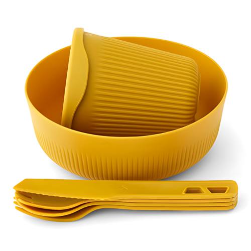 El juego de cocina de 6 piezas Sea To Summit Passage incluye utensilios de cocina de color amarillo vibrante, con un tazón grande con tapa convexa y cuatro utensilios elegantemente acanalados: cuchillo, tenedor, cuchara y espátula.