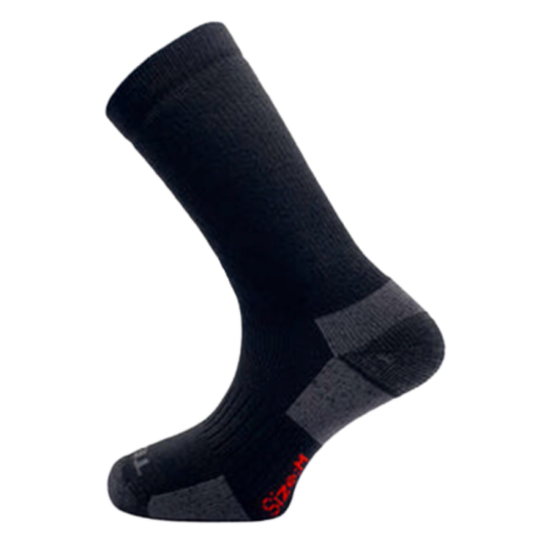 Se muestra una bota táctica Merino Calcetín Teko 3.0 en color negro con detalles en gris en el talón, la puntera y el puño sobre un fondo blanco. El calcetín presenta las letras rojas "S" y "M" cerca de la puntera, que indican la talla.