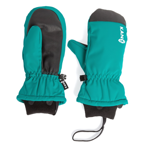 Un par de mitones de color verde azulado con palmas y pulgares negros. Los guantes de nieve para niños Kano tienen correas ajustables alrededor de las muñecas y una correa elástica negra para las muñecas. La marca "KANKO" está impresa en blanco en la parte superior de un mitón.
