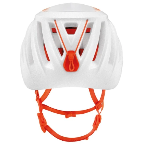 El casco Petzl Sirocco 2024, de color blanco con detalles en naranja, visto de frente, presenta un patrón distintivo en forma de V, correas ajustables de color naranja y aberturas de ventilación, lo que lo convierte en un casco ideal para escalar.