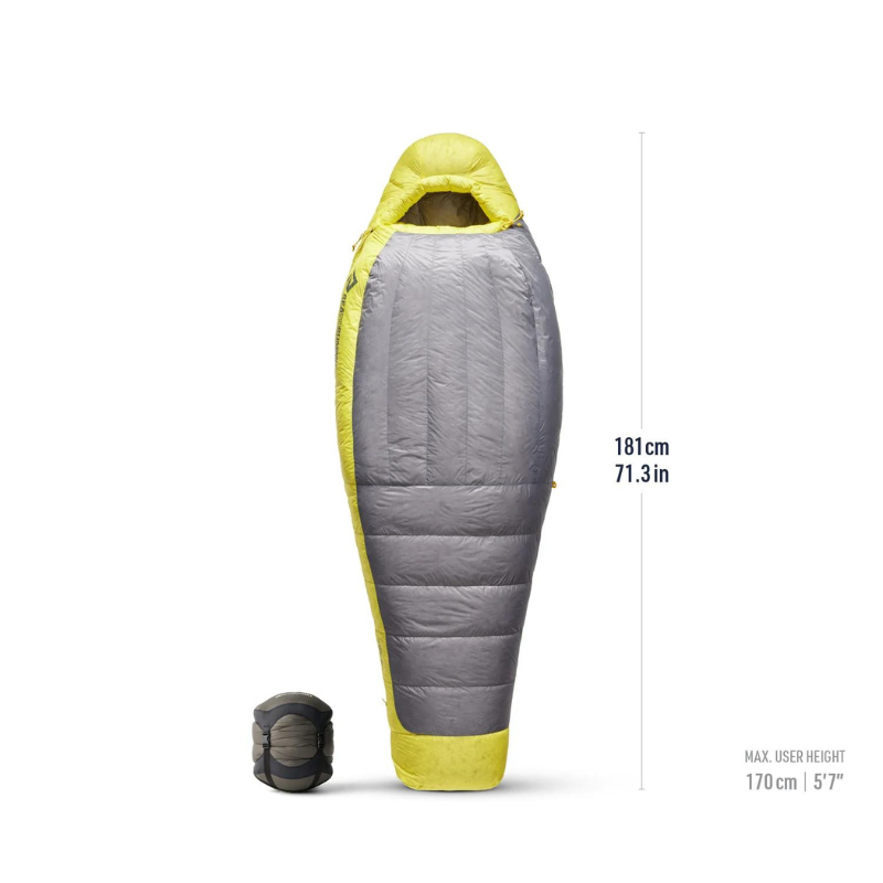 El saco de dormir para mujer Sea To Summit Spark de -9 °C se presenta en gris y amarillo junto con su versión compacta. Con 181 cm (71,3 pulgadas) de largo, es ideal para usuarios de hasta 170 cm (5'7"), lo que resalta su diseño elegante y eficiente.