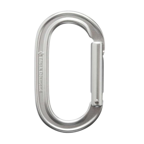 El mosquetón Black Diamond Oval Keylock está diseñado con una elegante forma ovalada y una compuerta recta, y presenta el logotipo "Black Diamond" en el lateral. Diseñado por expertos para escaladas y aventuras al aire libre, este mosquetón se destaca sobre un fondo blanco nítido, lo que lo convierte en una adición ideal a cualquier colección de mosquetones.