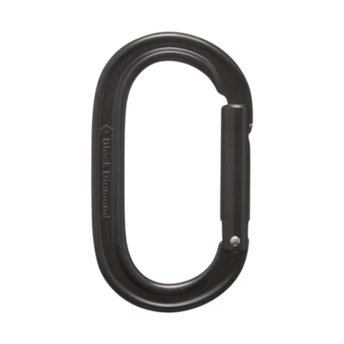 Un elegante mosquetón ovalado de color negro con gatillo recto y función Keylock, que luce con orgullo el logotipo de Black Diamond en su lateral. El mosquetón reposa sobre un fondo blanco prístino, lo que muestra su elegante diseño.