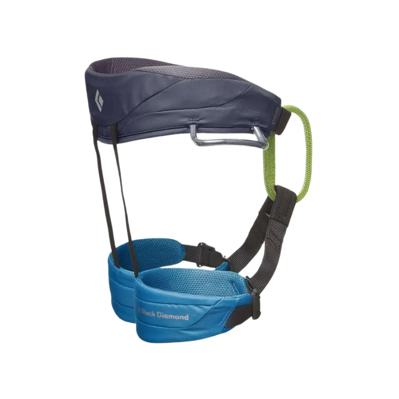 El arnés infantil Black Diamond Momentum Kids - Kingfisher está diseñado específicamente para los más pequeños aventureros y ofrece presillas ajustables para las piernas y el cinturón. Incluye un pequeño lazo de metal y un lazo verde para el material, mientras que el logotipo de la marca decora de forma destacada el cinturón para darle un estilo mejorado.